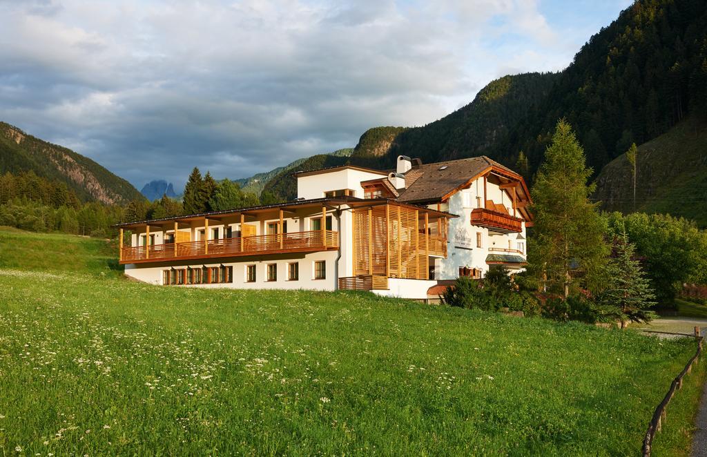 Alpin Stile Hotel Laion Buitenkant foto