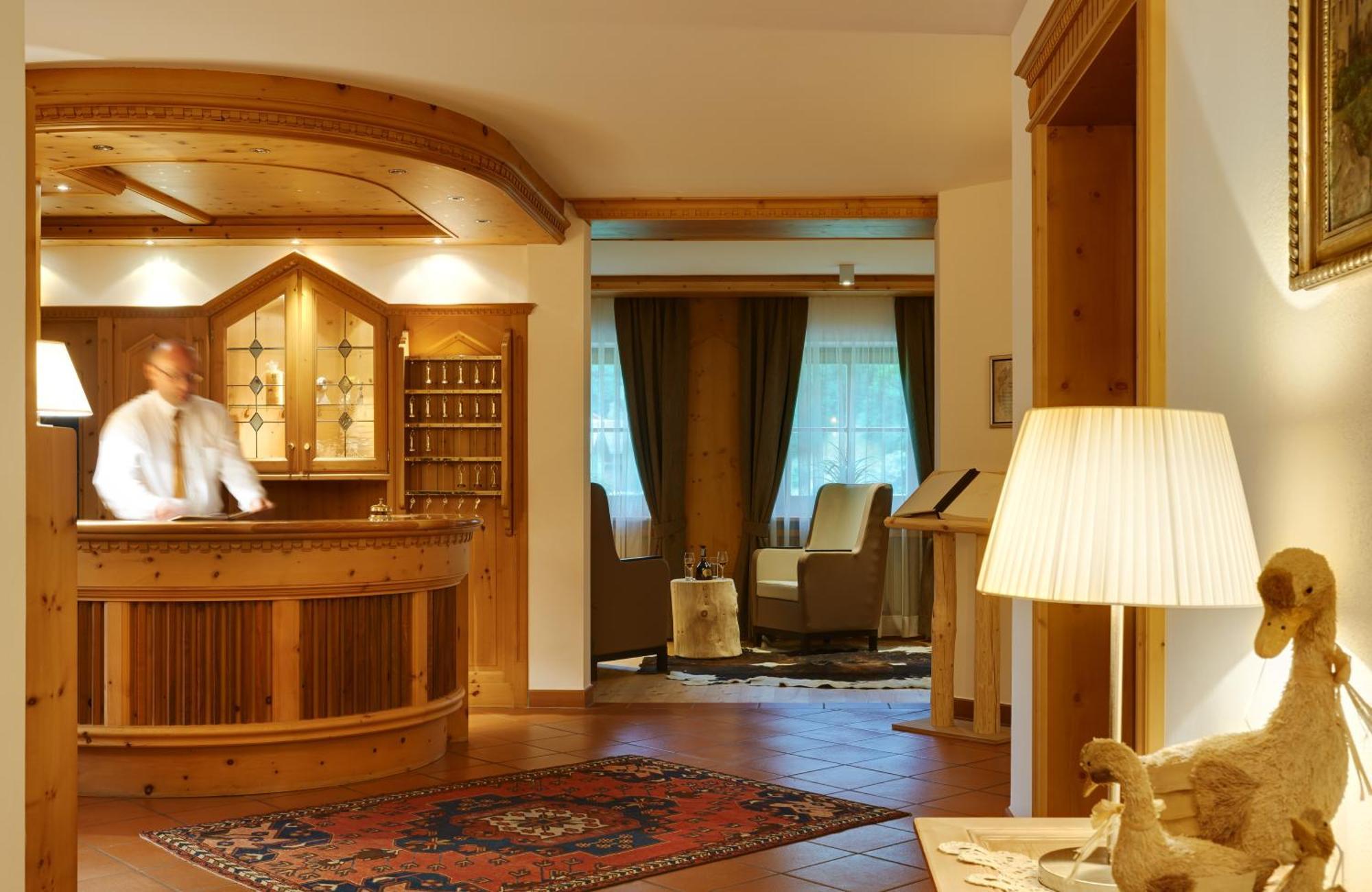 Alpin Stile Hotel Laion Buitenkant foto